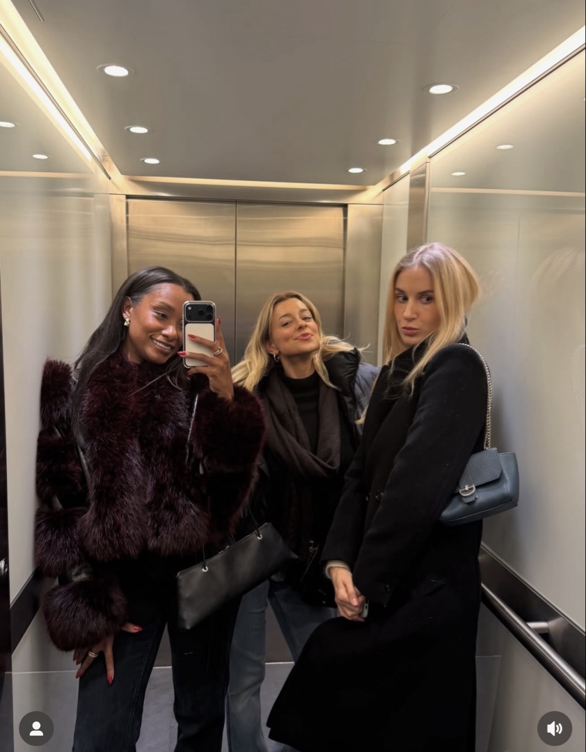 Janelle elevator selfie